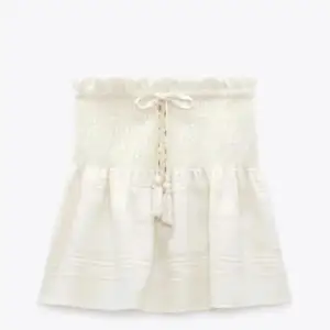  zara kjol köpte den förra sommaren och har använt ganska mycket köpte den för 400kr och säljer för 250kr💘