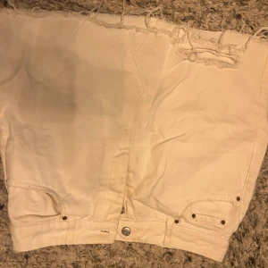 Jeanskjol - Cool jeanskjol från Gina i storlek 40.