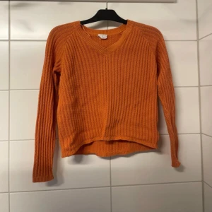 Stickad tröja - Använt skick men inga hål eller ”masker” som gått upp eller liknande