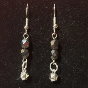 Örhängen - Örhänget är nickelfritt  Handgjort från eget smyckesföretag 