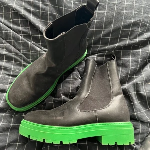 Boots med grön sula - Använd ett par gånger men bra skick! 