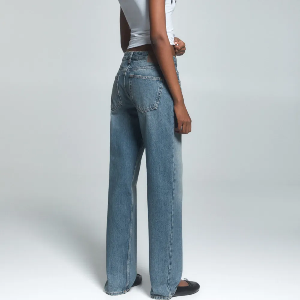 Midwaist jeans ifrån PULL&BEAR köpta från Zalando o knappt använda!. Jeans & Byxor.
