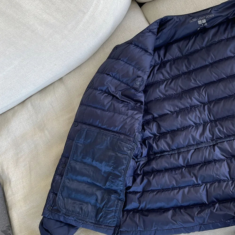 Säljer denna populära jacka från uniqlo 💛 storlek M men passar xs-m beroende på hur man vill att den ska sitta!🤗 - Om det inte står ”SÅLD” så finns den kvar!! Kontakta mig vid intresse eller frågor!. Jackor.