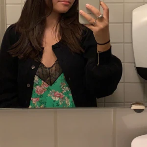 Odd molly kofta - Säljer min snygga odd molly kofta som tyvärr inte kommer till användning❤️Är använd fåtal gånger så den är som ny❤️