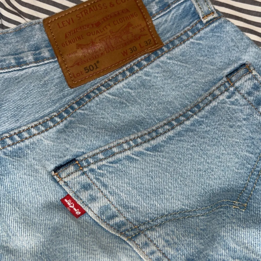 Säljes pga för små, väldigt snygga och i bra skick Nypris 1100kr. Jeans & Byxor.