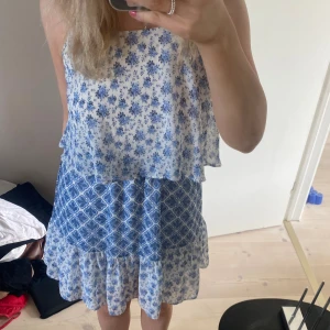 Sommarklänning - Fin blå sommarklänning från lindex barnavdelning. Strlk 152 men passa mig (160cm, brukar ha S)