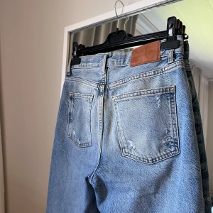 Jeans Zara - Snygga jeans från Zara.  Momfit.  Storlek 38, upplevs mindre.  200:-. 
