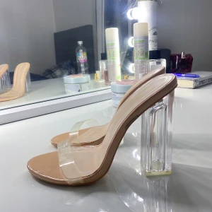 PRETTYLITTLETHING heels - Klackar från Prettylittlething i storlek 36. Sjukt fina klackar men dock blivit för små.  