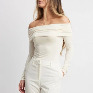 Off-shouldertröja - Superfin tröja som inte kommer till användning. Den är helt ny med lappen kvar!😊