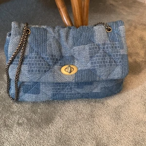 Becksöndergaard väska  - Supersnygg becksöndergaard väska. Byter helst. Säljer pgr av att den inte kommit till användning. Skriv gärna om fler bilder❤️ Pris kan diskuteras, nypris 700kr. 