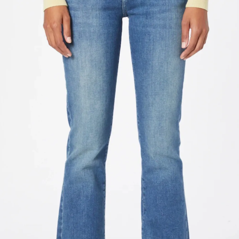 Nya utan pris lapp  Modell valerie Stl w24 l32. Jeans & Byxor.