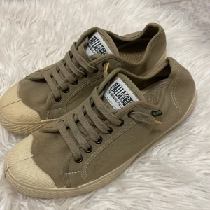 Olive Green palla and Co - Storlek 42 Är dock fundersam om de är äkta eller inte