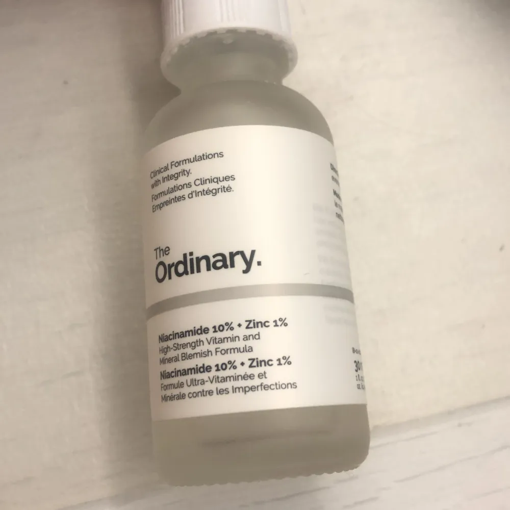 Ordinarys niacinamide 10%+Zink 1% serum, endast använd 2 ggr. Säljer för att jag aldrig använder det💕. Övrigt.