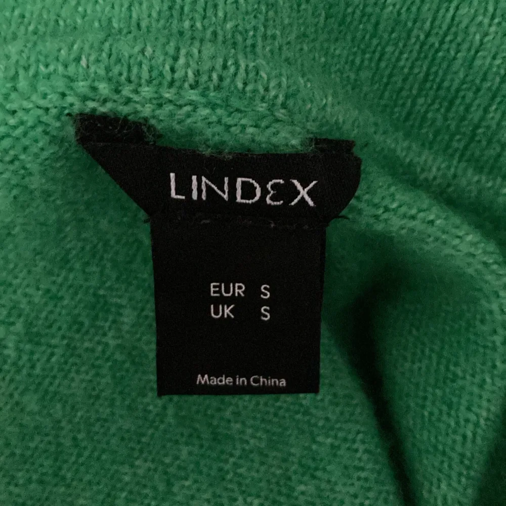 Lindex grön ulltröja i storlek S. Perfekt skick och helt oanvänd💕. Tröjor & Koftor.