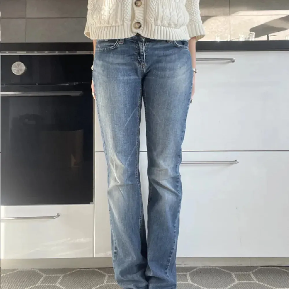 Only lågmidjade jeans i bra skick. Köpta här på plick💕. Farkut & Housut.