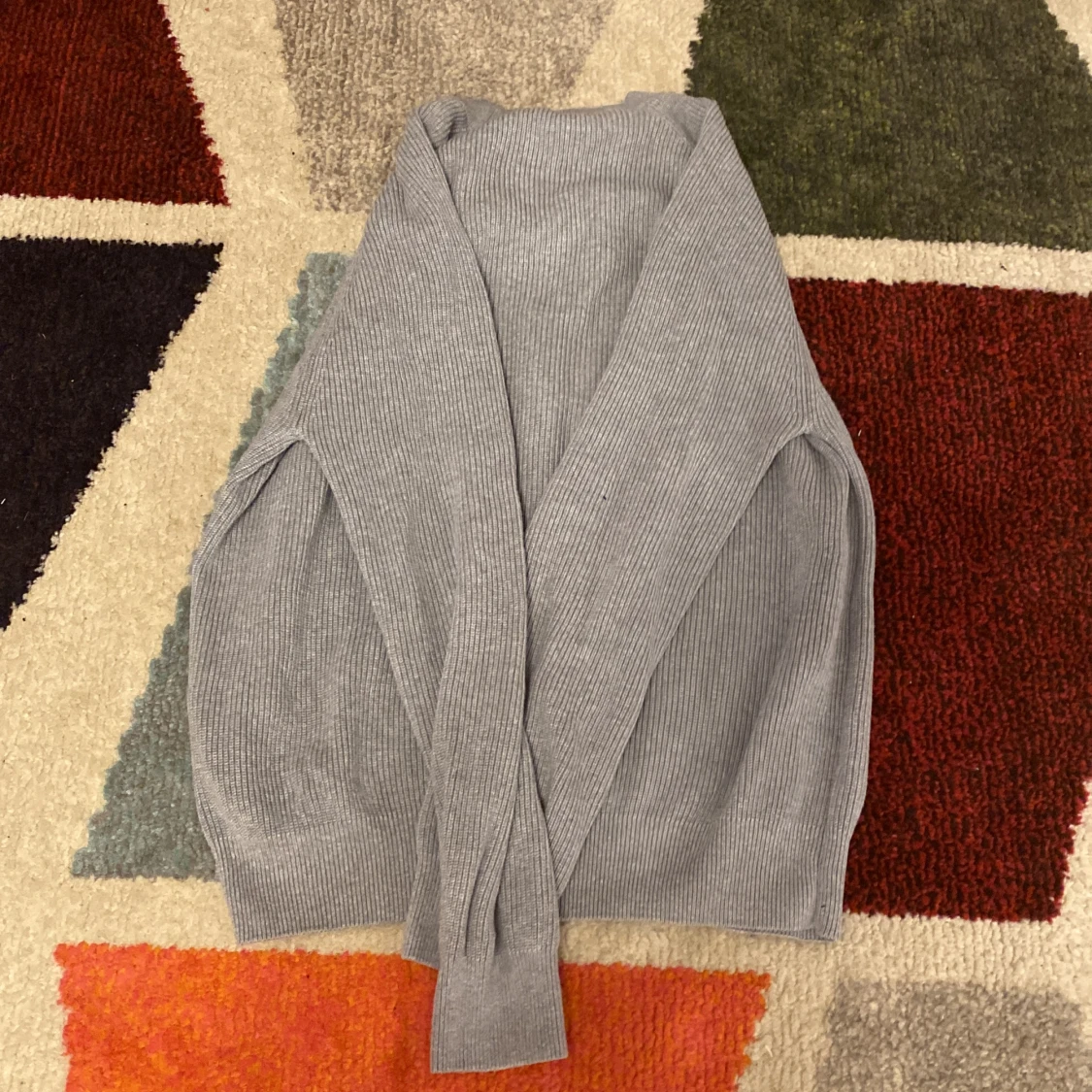 Grå tröja - 90