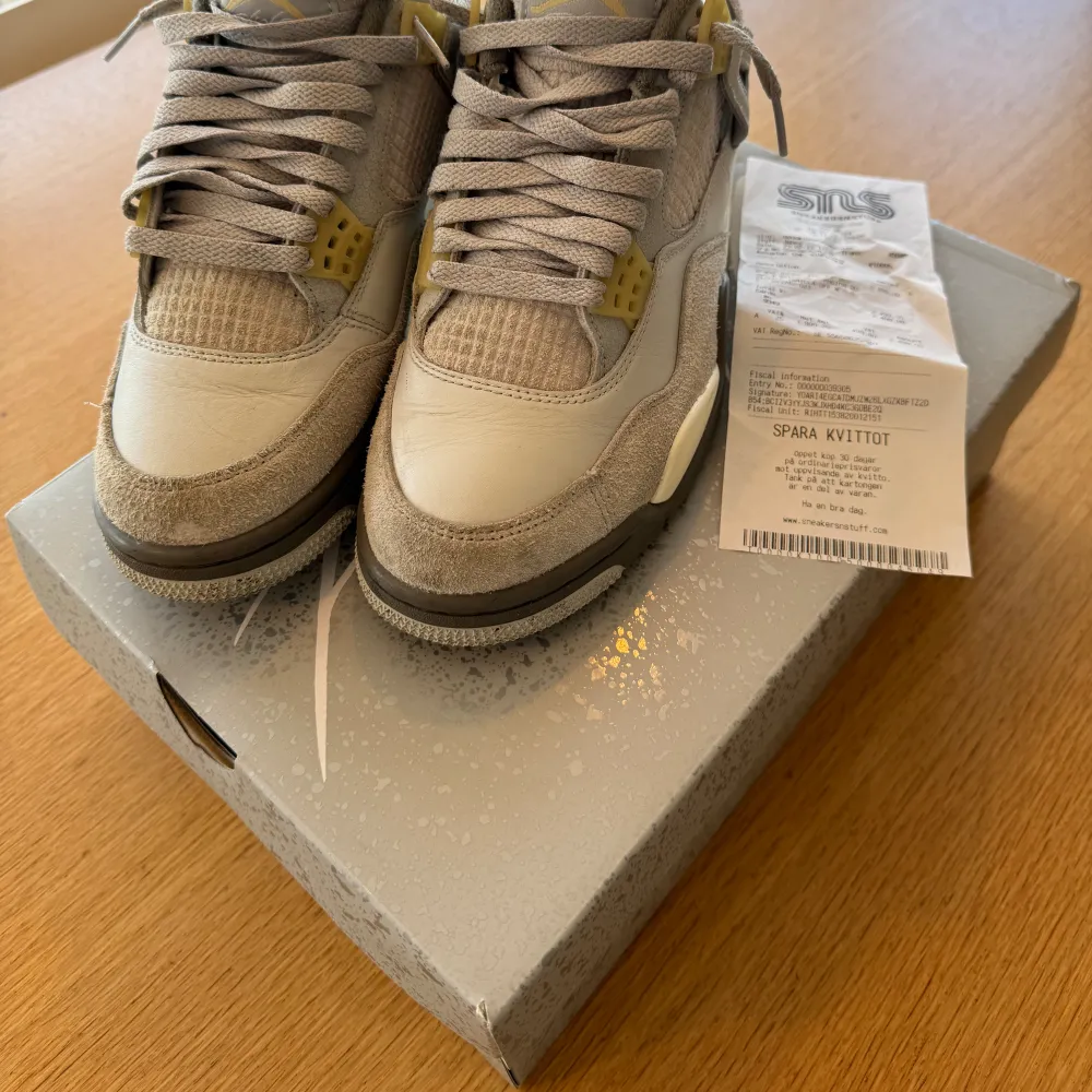  Säljer Air Jordan 4 se Craft Photon Dust. De är använda 8 gånger ungefär. Storlek 42-43.  Pris kan diskuteras via dm . Skor.