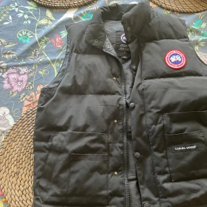 Canada goose väst  - Canada goose väst  Bra skick