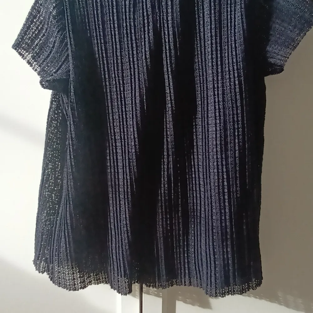Säljer denna supersöta tröjsn från nameit då den ej koms till användning😊 Den är helt ny och jag har aldrig använt den❤️. Blusar.