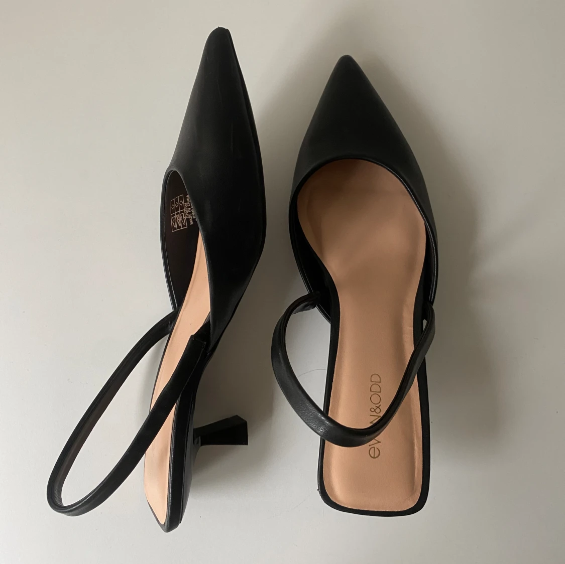 Svarta klackskor  - 91