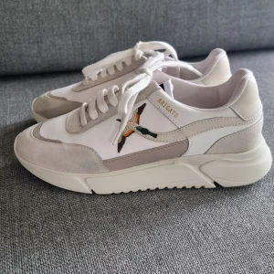 Axel Arigato Genesis B Bird Runner - Nya Axel Arigato, använda endast en gång - säljes pga fel storlek.