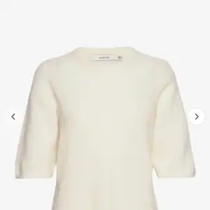 Superfin stickad kortärmad tröja från Gestuz i strl xs🩵 Nypris 1299kr men säljes för 600kr! Använd ca 4 ggr✨