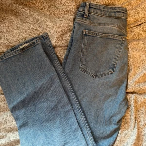 Jeans  - Säljer dessa fina jeans från lager 157. Använt i bra skick. Dem passar även som storlek s.