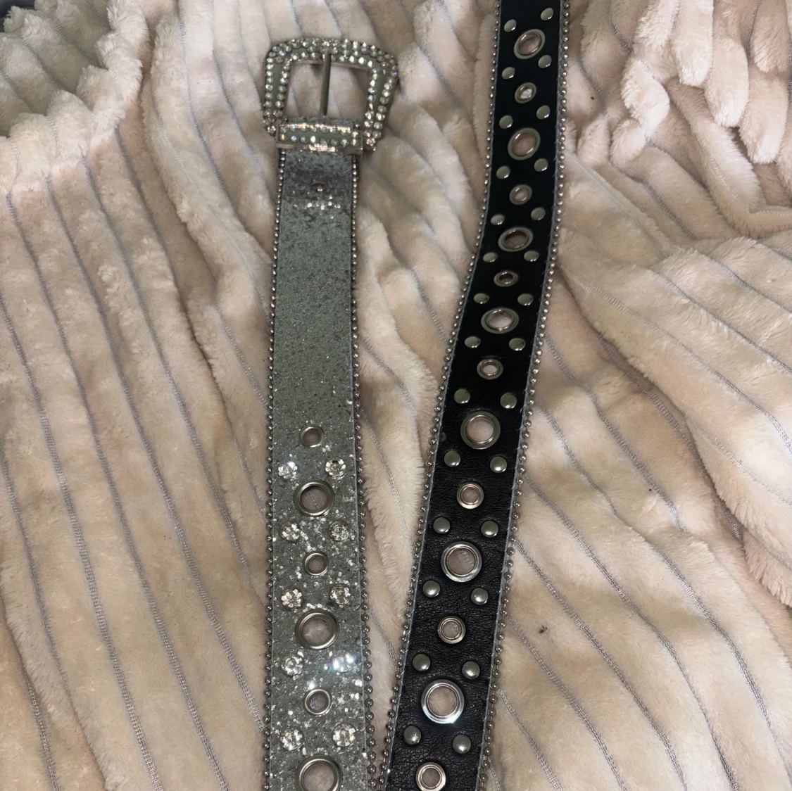 Glittrigt silver skärp  - 91