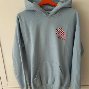Anti Social Social club Hoodie  - Säljer min Anti Social Social Club hoodie då jag inte längre använder den. Den är i bra skick och storleken är S.