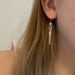 Spik örhängen - Kommer i par och är väldigt fina och har ett väldigt bra pris