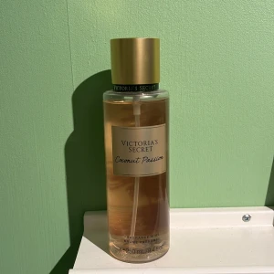 Coconut passion - Andvänd max 3 gånger. Luktar jättegott! Säljer för lite dyrare eftersom att den inte går att köpa i sverige!