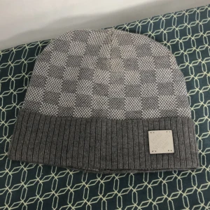 Louis vouitton mössa - Oanvänt äkta 