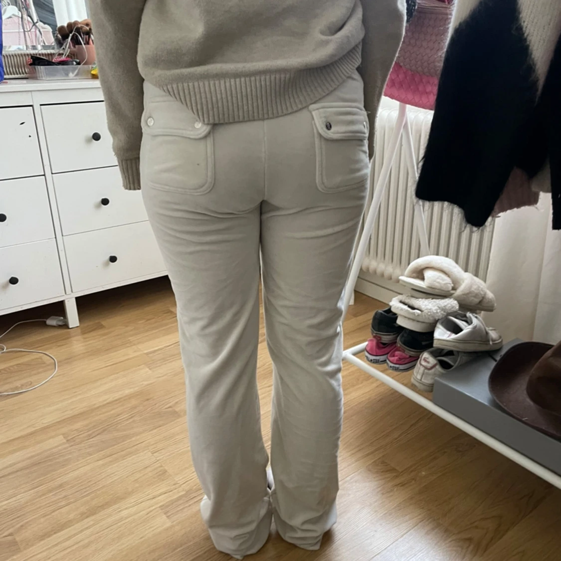 Beige mjukisbyxor - 90