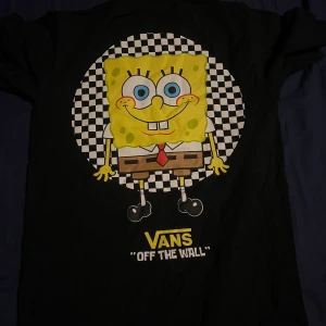 Vans T shirt - Andra bilden så är det ludd på t shirten! 
