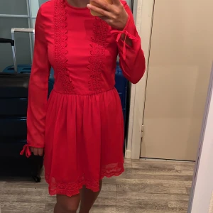 Hm - Klänning röd  - Klänning från hm, storlek 34 