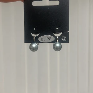 Clips örhängen - Pärlörhängen med clips. Passar perfekt om du inte har hål i öronen