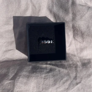 Klara ring rostfri  - 45kr/st, i 304 Stainless steel,  finns flera i lager😊 kolla gärna in min instragram där jag främst sköter försäljningen 🤍 fler liknande smycken hittar ni på min sida 🥰
