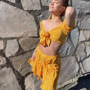 Gul set - Kjol och tröja i ett gulligt set❤️ Använd 1 gång