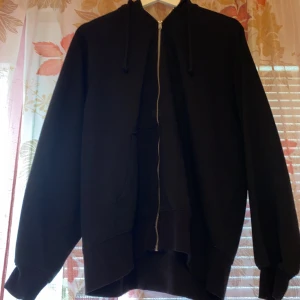 Svart zip up  - Svart zip up. Oversized. Bra skick