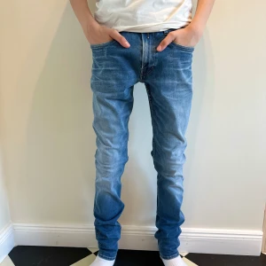 Replay "Anbass" Jeans - Tjena! Säljer dessa feta Replay Jeans ⭐️ Modellen på jeansen är "Anbass" och skicket är 9/10 😊 Priset är inte fast utan kan ändras 💵 Om du har några funderingar tveka inte på att fråga 😊