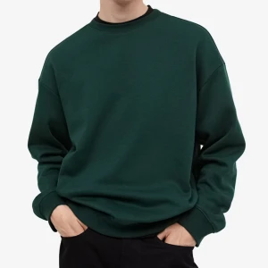 sweatshirt  - mycket bra skick 