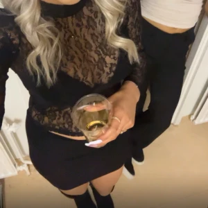spetströja - säljer min spetströja, använd fåtal gånger 🍸kmr inte till användning