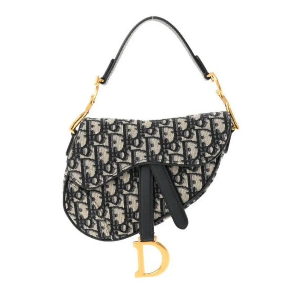 Jättefin dior saddle bag liknande väska💓 Oanvänd och inga defekter, ser ut att vara äkta. Väskor.