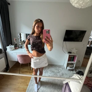 Cool T-shirt  - Cool och snygg T-shirt 🖤sitter ungefär som xs, jag är själv S