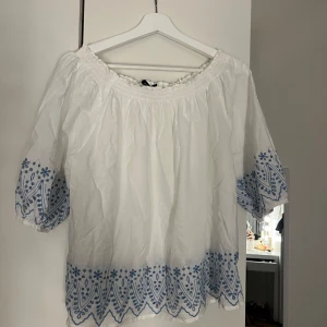 Blus - Jättesöt och somrig blus, större modell, oanvänd! ☀️👐🫶🏻