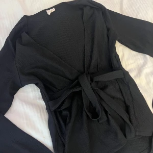 Nelly topp - Jätte söt topp från Nelly, helt oanvänd. Säljer pga att den är för liten på mig 🌸