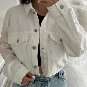Vit Jeansjacka  - Fiiiiin
