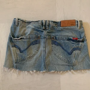 Only jeanskjol - low waist, midjemått: 40cm tvärsöver, egensydda från ett par gamla jeans, aldrig använda (TRYCK EJ PÅ KÖP DIREKT!!)