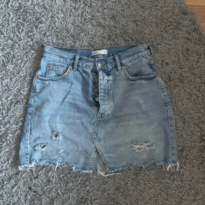 Jeanskjol - Säljs pga för liten