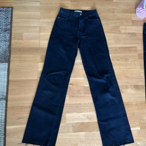 Zara straight jeans - Säljer dessa jättesnygga straightjeans från zara i strl 34